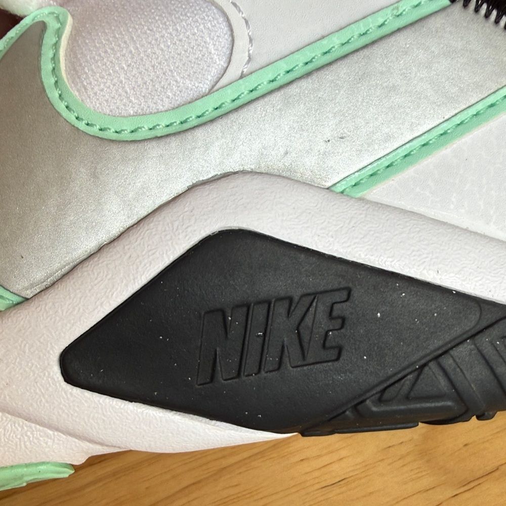 Nike Essential 2 Women's White and Mint Green Sneakers - Size 8.5 - Picture 2 of 10